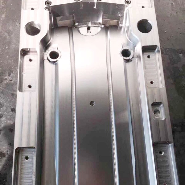 深耕手机塑胶模具领域，亮兴模具助力智能终端精密制造